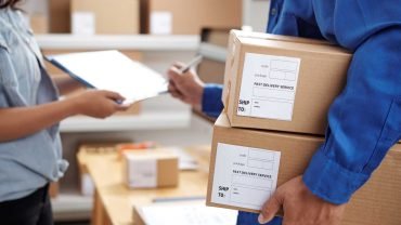 parcel-delivery-service-W986JQL.jpg parcel-delivery-service-W986JQL.jpg